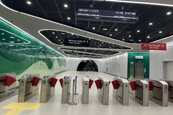 Arnavutköy Şehir Parkı Metro Durağı - Resim 4