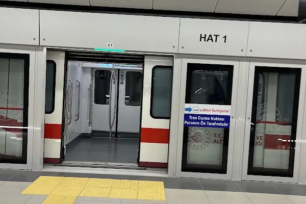 Arnavutköy Şehir Parkı Metro Durağı - Resim 3