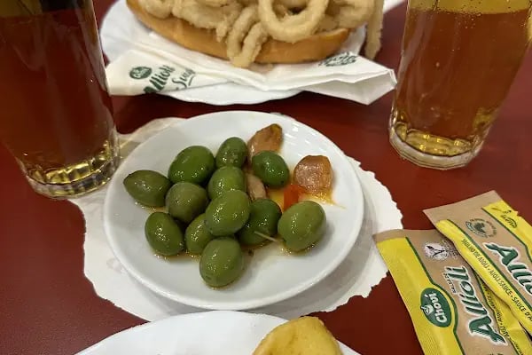 La Campana Cafe - Resim 3