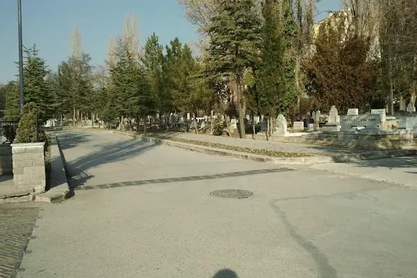 Cebeci Asri Mezarlığı - Resim 17