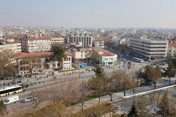 Türkiye İş Bankası Konya Şubesi - Resim 1