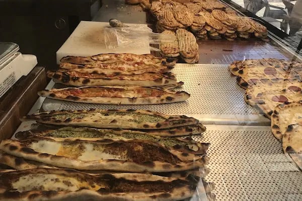 Sarıyer Börekçisi - Resim 1