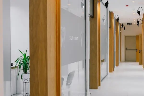 Özel Surdent Ağız Ve Diş Sağlığı Polikliniği - Dental Clinic - مركز خاص لصحة الفم والأسنان - Resim 9