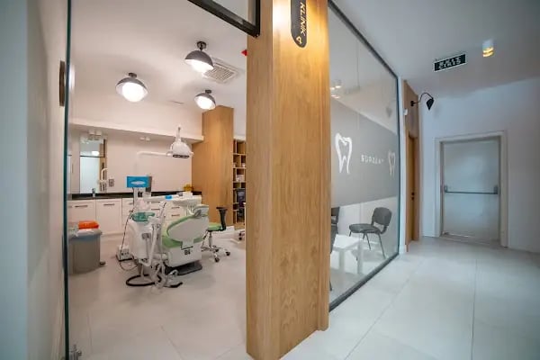 Özel Surdent Ağız Ve Diş Sağlığı Polikliniği - Dental Clinic - مركز خاص لصحة الفم والأسنان - Resim 4