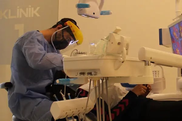 Özel Surdent Ağız Ve Diş Sağlığı Polikliniği - Dental Clinic - مركز خاص لصحة الفم والأسنان - Resim 19