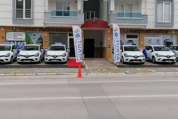 ÖZEL ALTIEYLÜL AYKUT SÜRÜCÜ KURSU - Resim 1