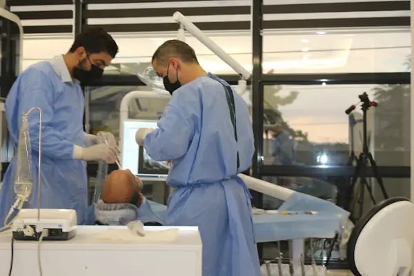 Dr.Hu Ağız Ve Diş Sağlığı Polikliniği | Konya Diş Hekimi, İmplant, Zirkonyum, Gülüş Tasarımı - Resim 2