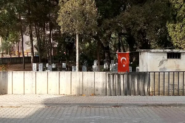 Payallar Merkez mezarlığı - Resim 4