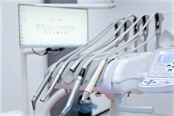 White Dental Clinic Ağız ve Diş Sağlığı Polikliniği - Resim 9
