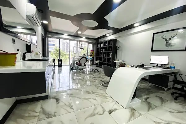 White Dental Clinic Ağız ve Diş Sağlığı Polikliniği - Resim 3
