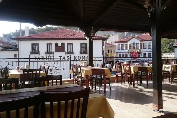 Tarihi Taş Mektep - Resim 1