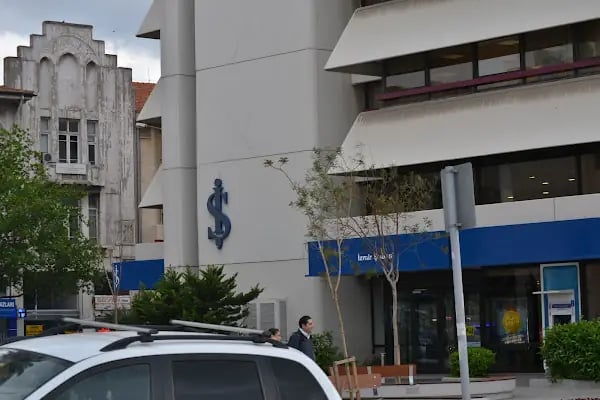 Türkiye İş Bankası İzmir Şubesi - Resim 6