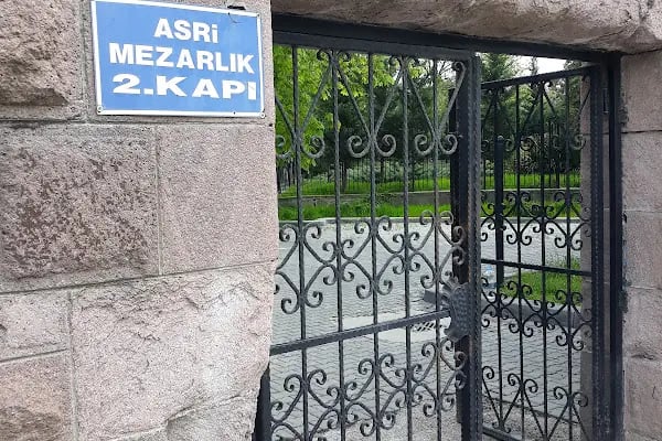 Asri Mezarlık 2. Kapı - Resim 3