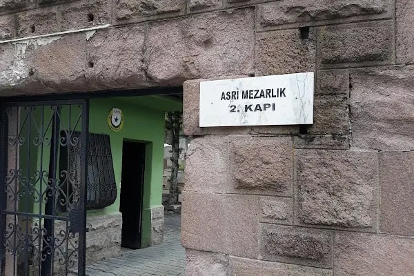 Asri Mezarlık 2. Kapı - Resim 4