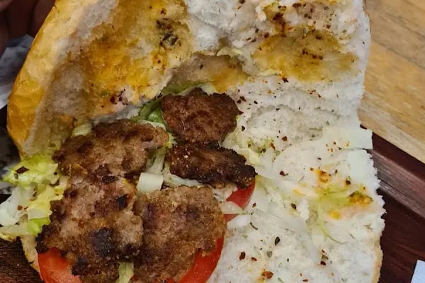 Melli Bistro Kokoreççi Köfteci - Resim 3