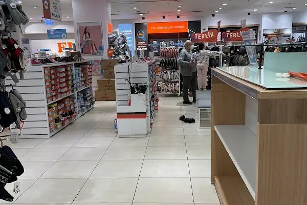 FLO Marmara Forum AVM Mağazası - Resim 8
