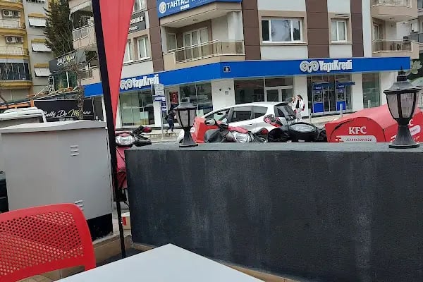 Yapı Kredi - Buca Menderes Caddesi Şubesi - Resim 4