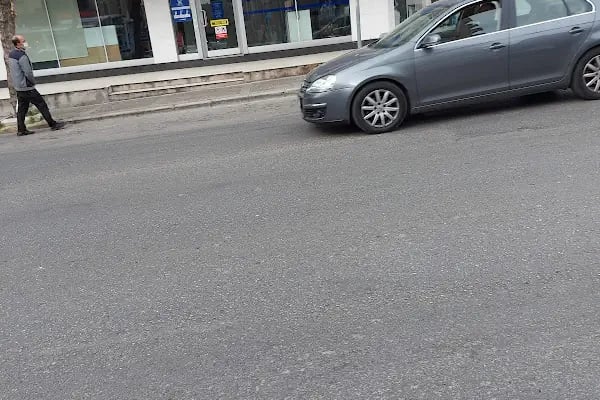 Yapı Kredi - Buca Menderes Caddesi Şubesi - Resim 2