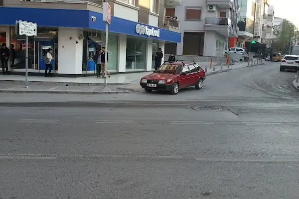 Yapı Kredi - Buca Menderes Caddesi Şubesi - Resim 5