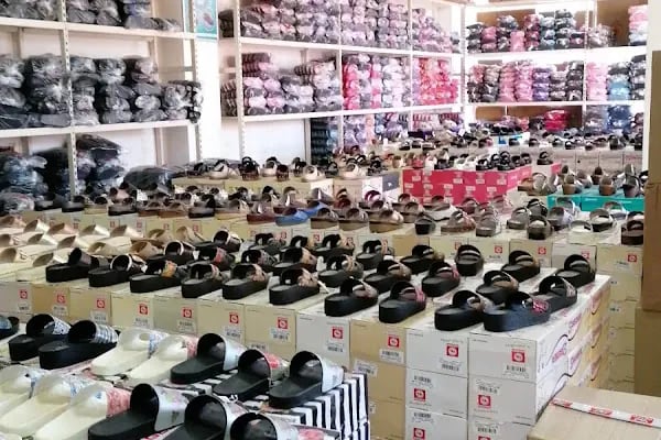 Gezer Ayakkabı Sakarya Fabrika Satış Mağazası - Resim 2