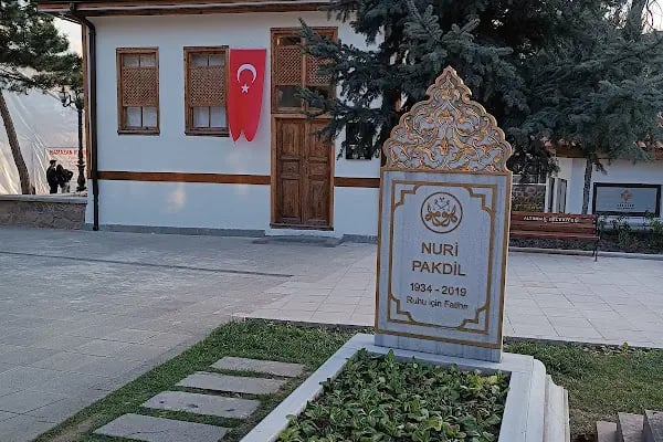 Nuri Pakdil Kabri - Resim 13