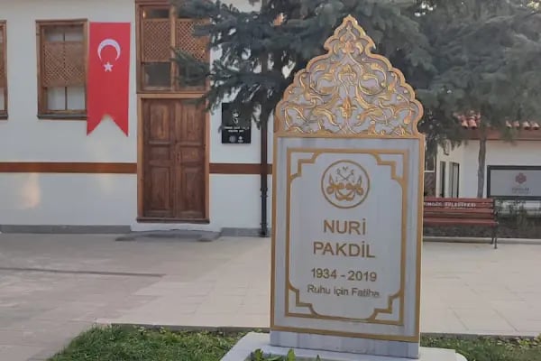 Nuri Pakdil Kabri - Resim 5