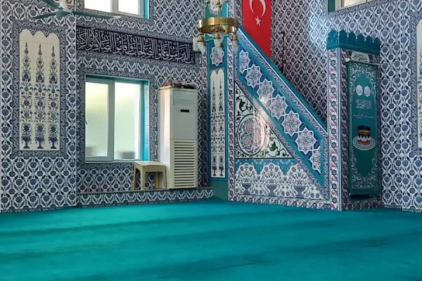 Bayraklı Müftülüğü Genç Camii - Resim 2