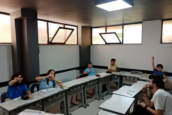 Özel Paşaköşkü Amerikanca Kültür Yabancı Dil Kursu - Resim 5