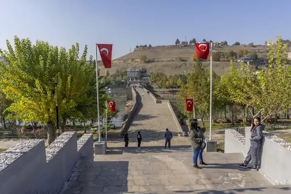 On Gözlü Köprü - Resim 1