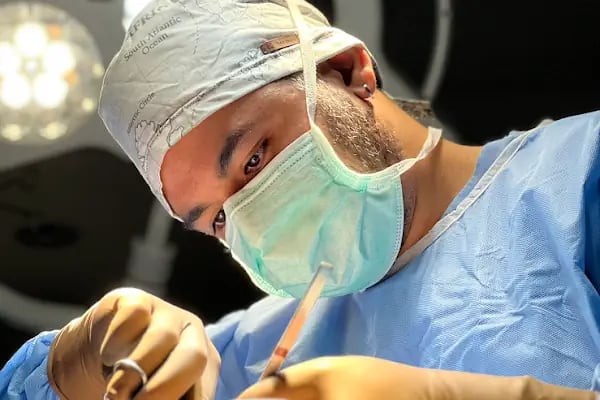 Dr Mert Secer Aesthetic Plastic Surgery - Resim 5