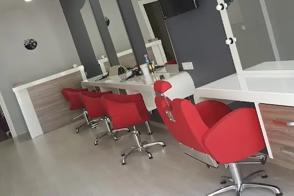 Salon Gül Bayan Kuaförü - Resim 2