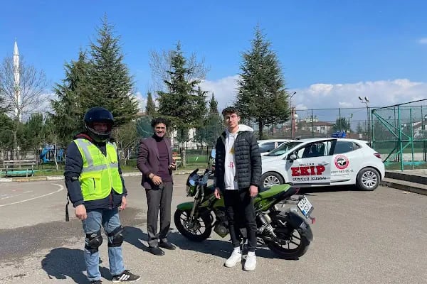 KULLAR EKİP SÜRÜCÜ KURSU BAŞİSKELE - Resim 7