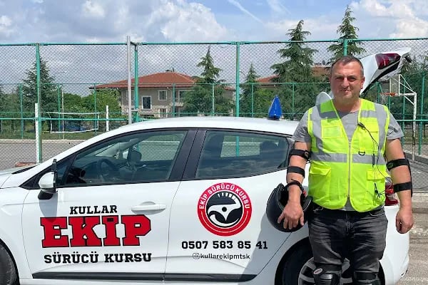KULLAR EKİP SÜRÜCÜ KURSU BAŞİSKELE - Resim 1