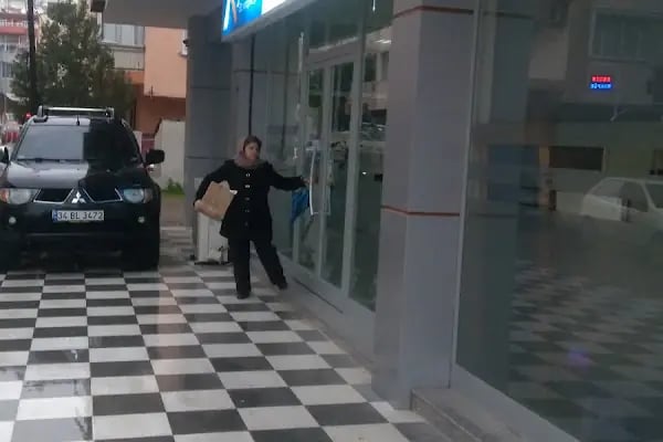 Yurtiçi Kargo Bayraklı - Resim 5