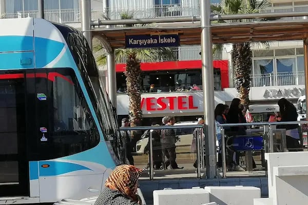 Karşıyaka Tramvay Durağı - Resim 16