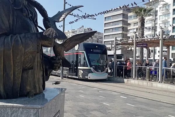 Karşıyaka Tramvay Durağı - Resim 18