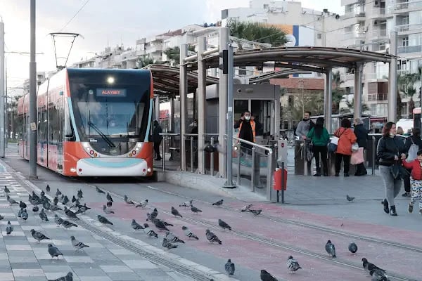 Karşıyaka Tramvay Durağı - Resim 2