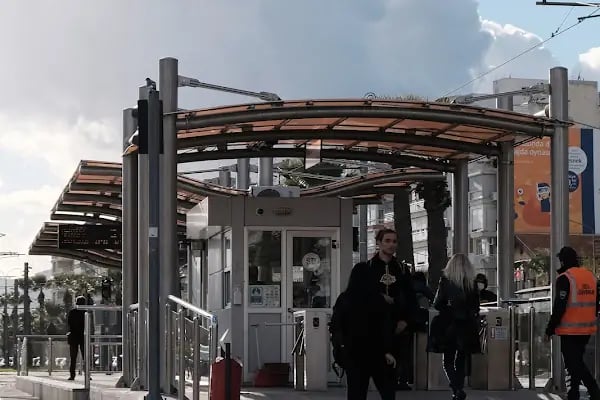 Karşıyaka Tramvay Durağı - Resim 9