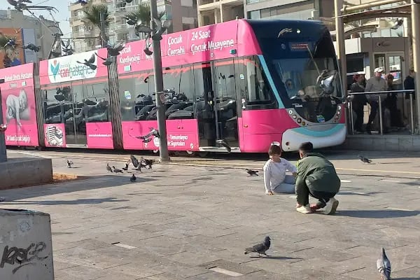 Karşıyaka Tramvay Durağı - Resim 12