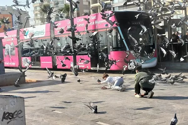Karşıyaka Tramvay Durağı - Resim 4