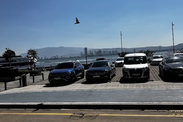 Karşıyaka Tramvay Durağı - Resim 8