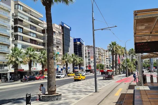 Karşıyaka Tramvay Durağı - Resim 3