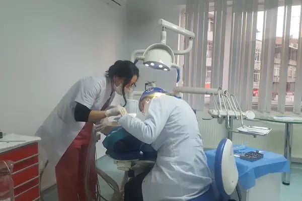 Başaraner Özel Ağız Ve Diş Sağlığı Polikiniği - Resim 5