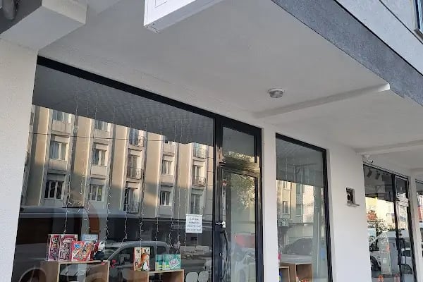 Üç Yaprak Kitap - Resim 1