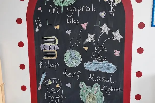 Üç Yaprak Kitap - Resim 4