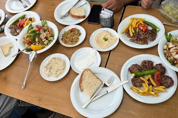 Lazut Restaurant &amp; Doğal Serpme Kahvaltı - Resim 4