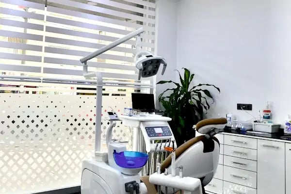 Dent Km - Buca Diş Kliniği - Resim 18