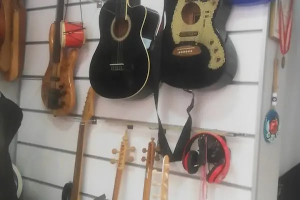 Akem Müzik Aletleri Satış, Tamir ve Müzik Eğitim Merkezi - Yenibosna ders aidatları 1500(bağlama) tl[2025] - Resim 15