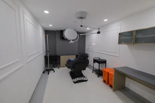 Berkay Tulpar Clinic | Saç Ekimi ve Estetik Kliniği | Hair Transplant Turkey Istanbul | Aesthetic Clinic | Berkay Tulpar - Resim 4