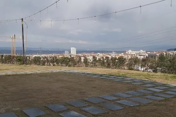 Karabağlar Belediyesi İzmir Şehitler Parkı - Resim 7
